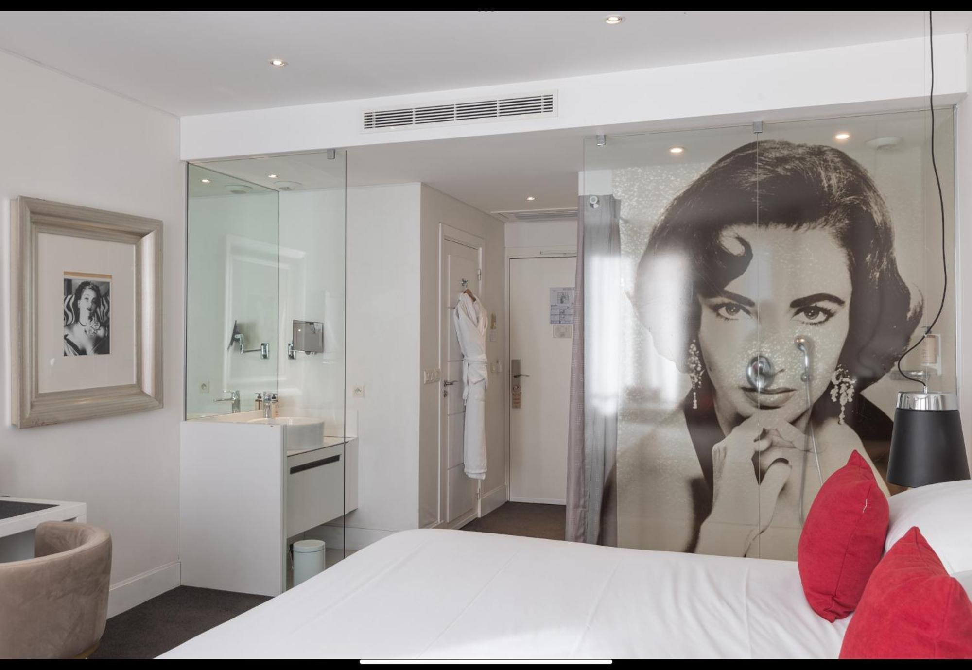 Double Room,1765165408:JPEG