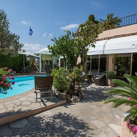 Hotel L'Olivier - Piscine & Parking-3